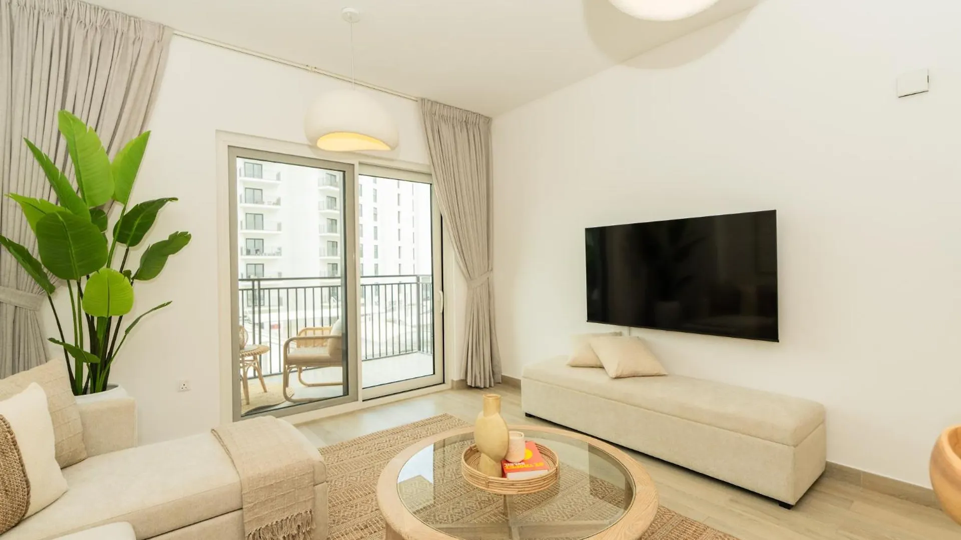 1 Bedroom Home Αμπού Ντάμπι 0*,
